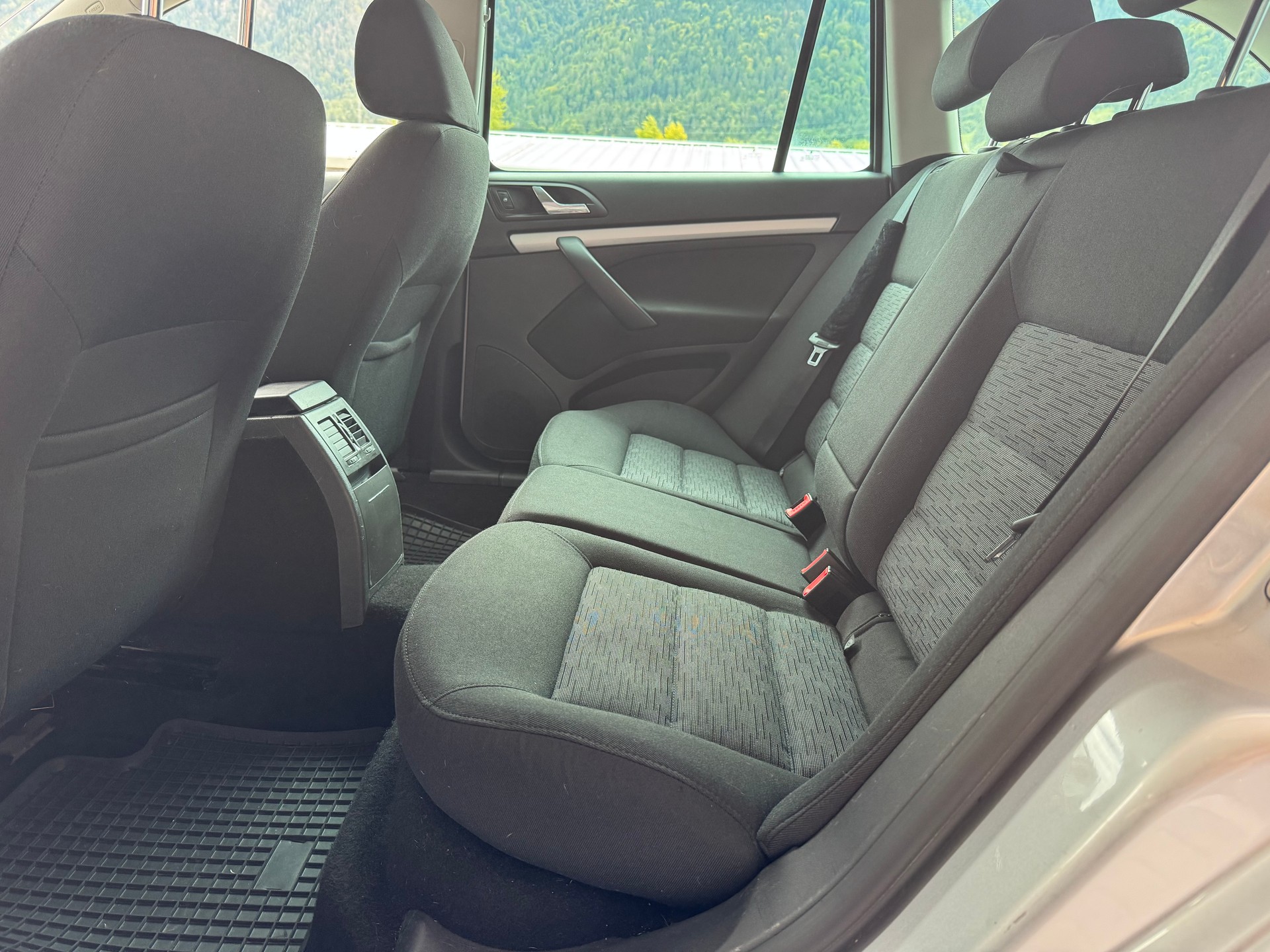 SKODA Octavia Combi 1.8 TSI Swiss Adventure 4x4-image-5