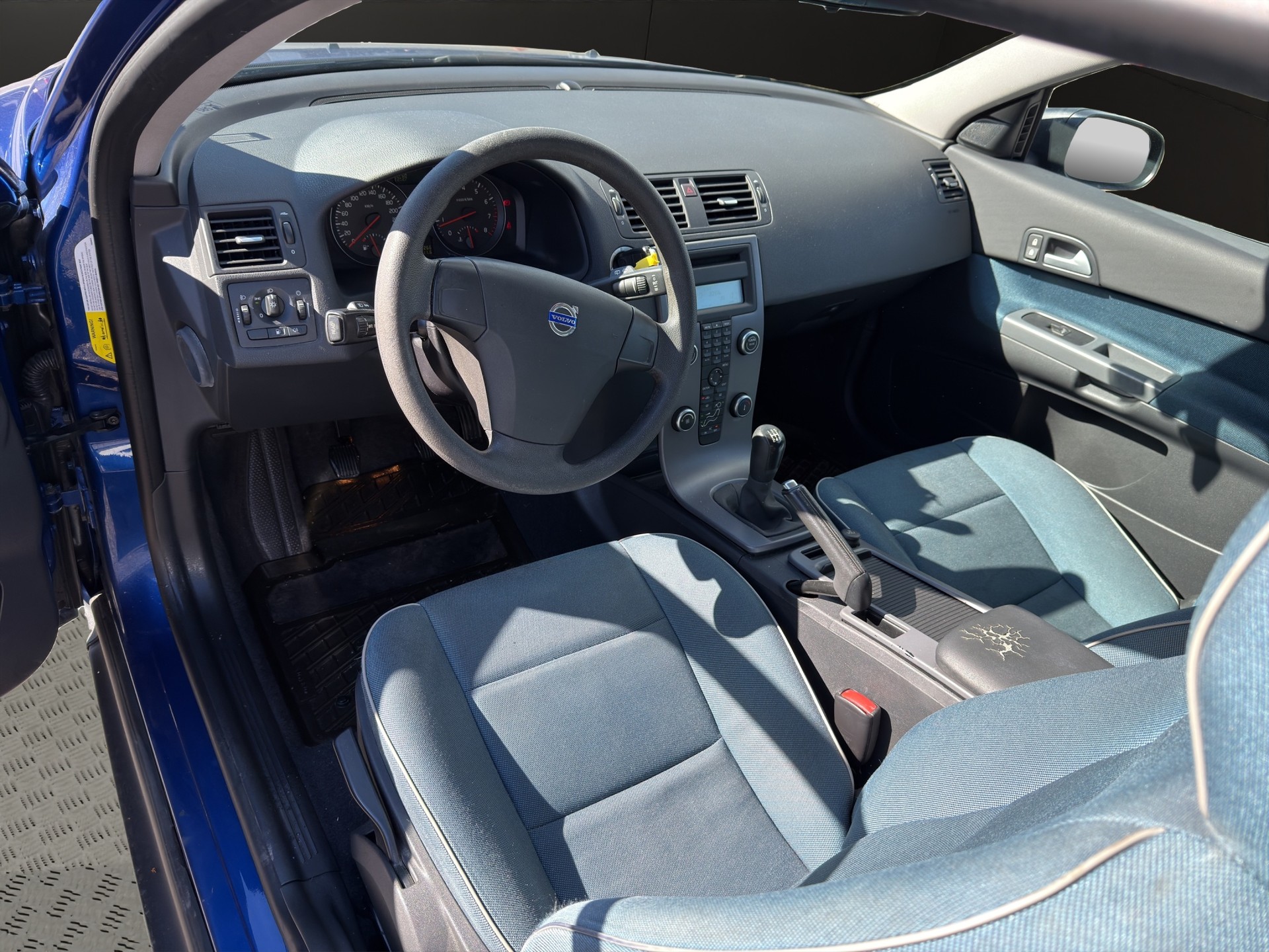 VOLVO C30 1.6 Kinetic-image-9