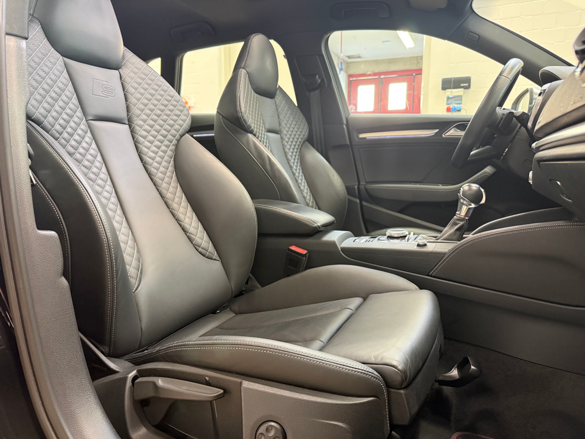 AUDI S3 Sportback 2.0 T FSI quattro S-Tronic-image-14