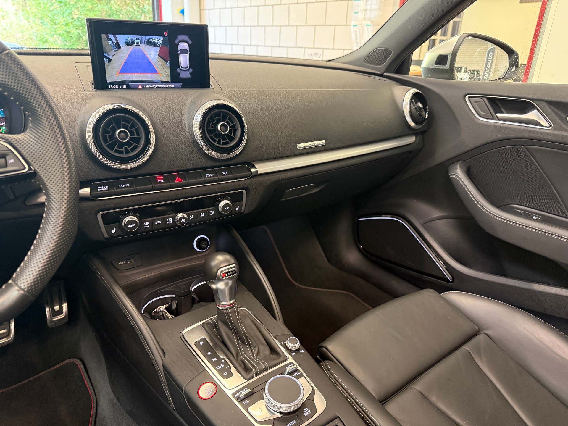 AUDI S3 Sportback 2.0 T FSI quattro S-Tronic-image-9