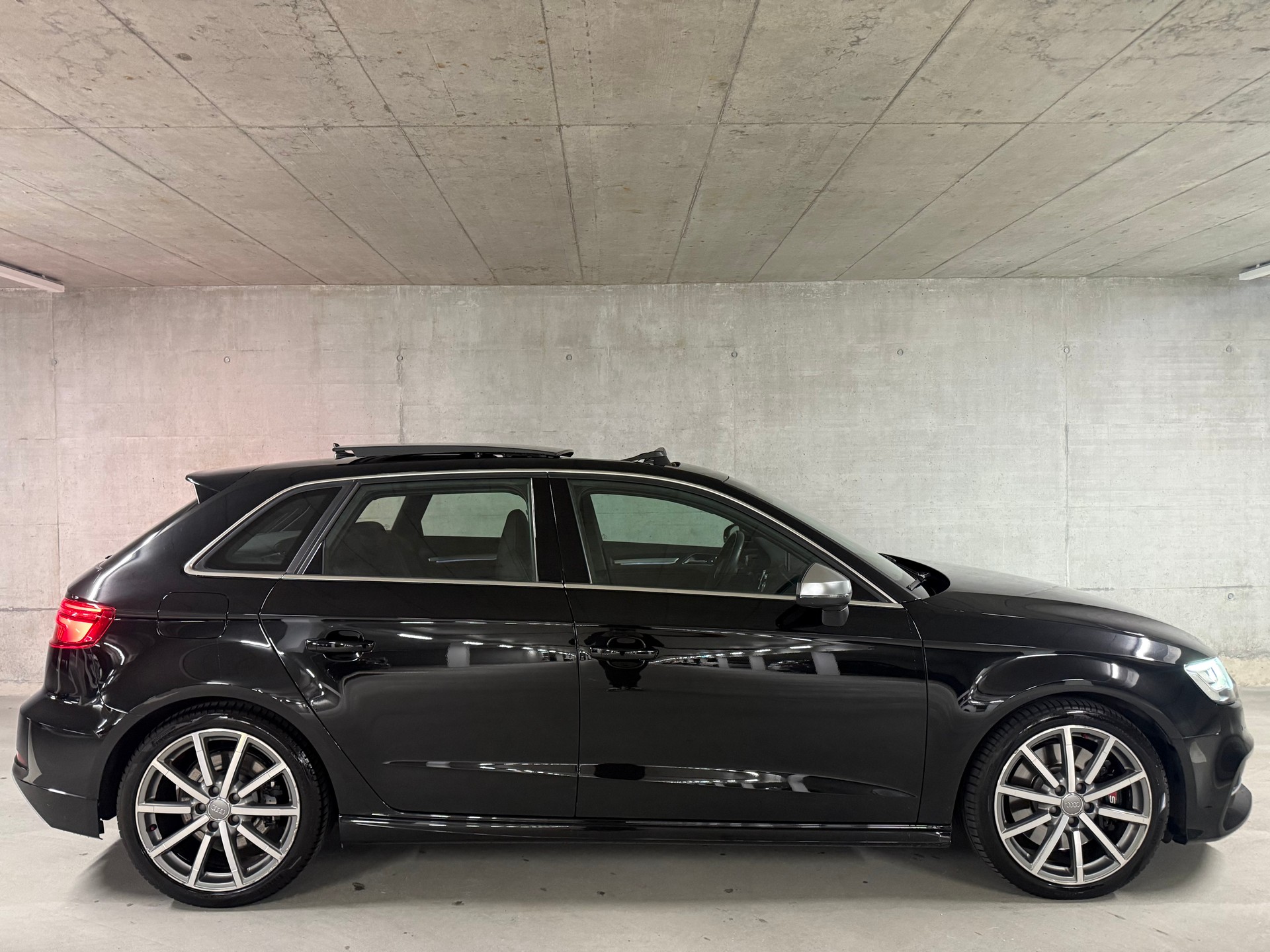 AUDI S3 Sportback 2.0 T FSI quattro S-Tronic-image-3