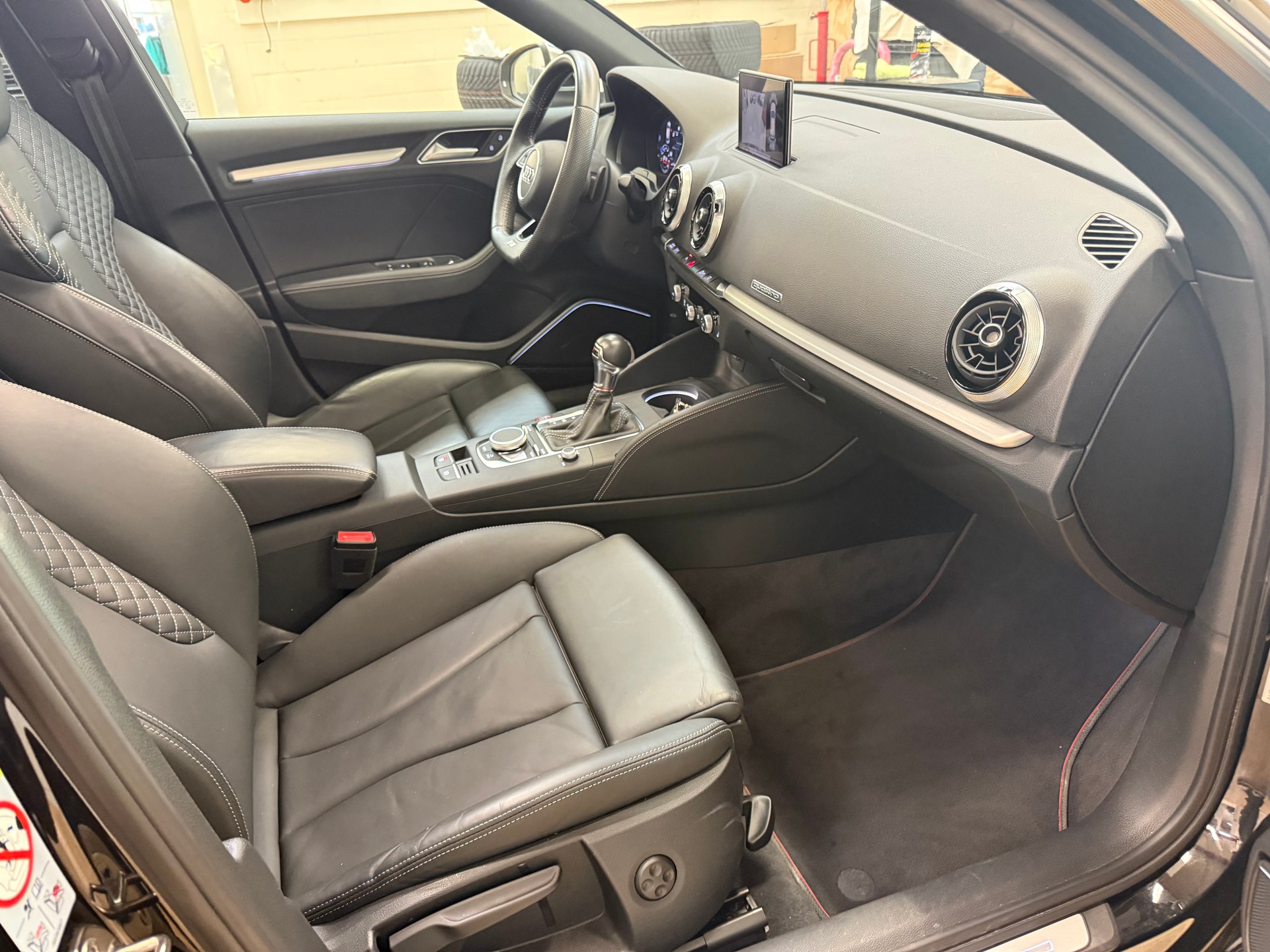 AUDI S3 Sportback 2.0 T FSI quattro S-Tronic-image-12