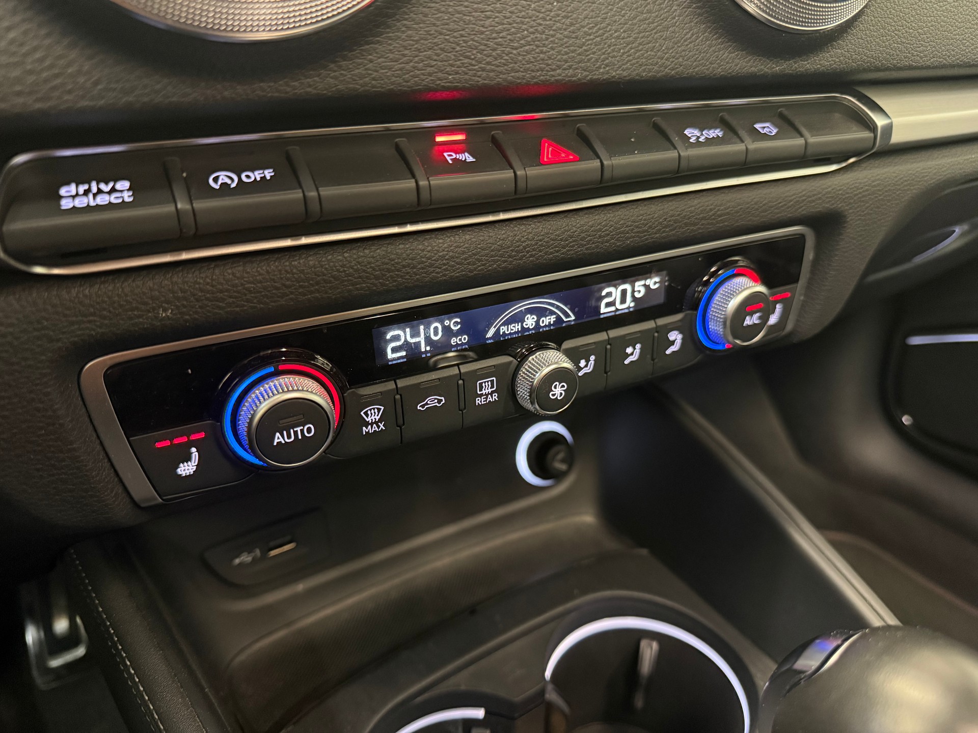 AUDI S3 Sportback 2.0 T FSI quattro S-Tronic-image-21
