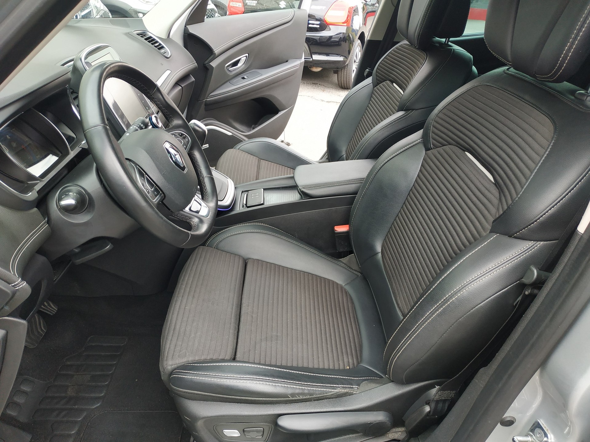 RENAULT Grand Scénic 1.6 dCi Intens EDC-image-11