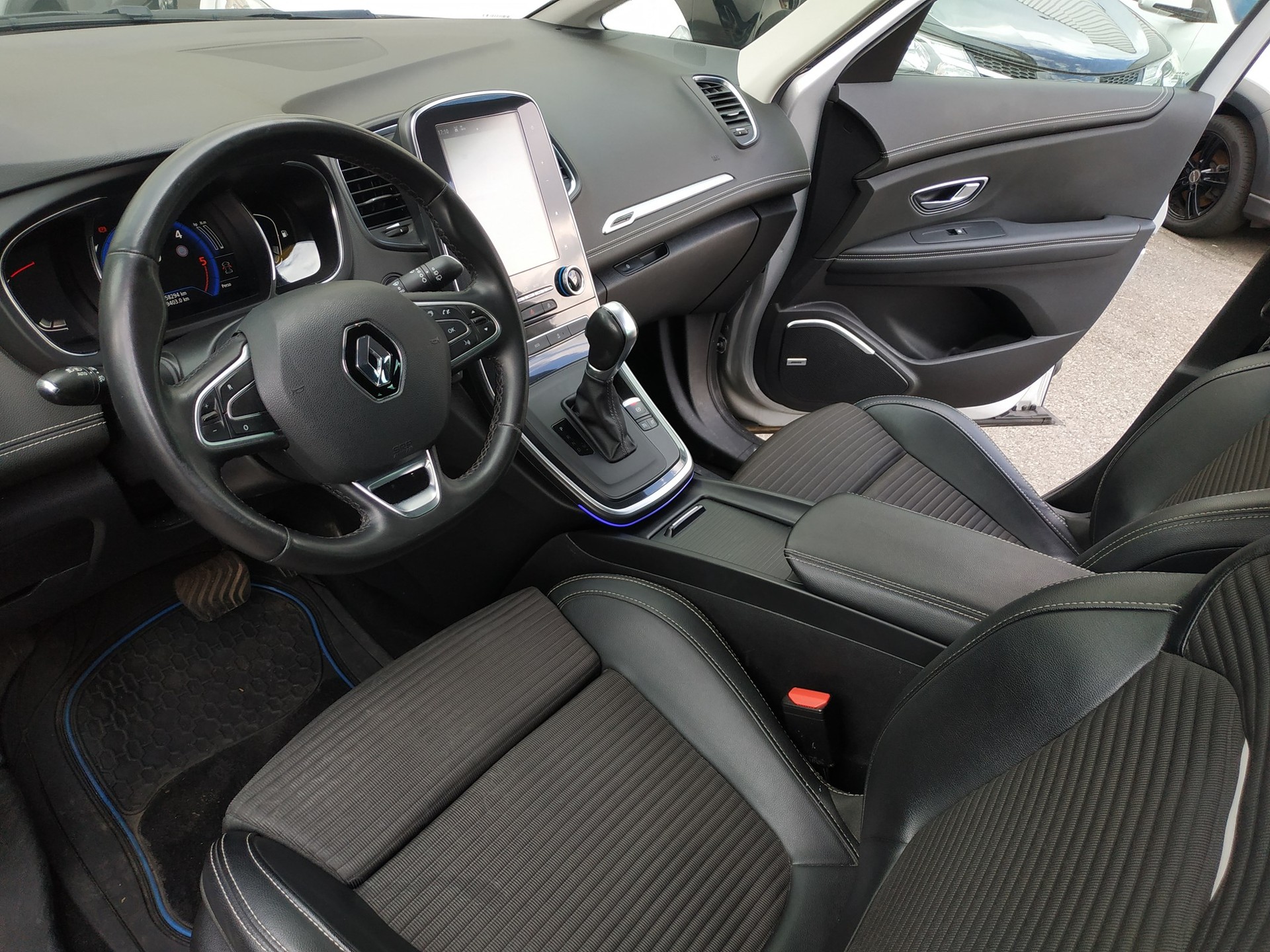 RENAULT Grand Scénic 1.6 dCi Intens EDC-image-9