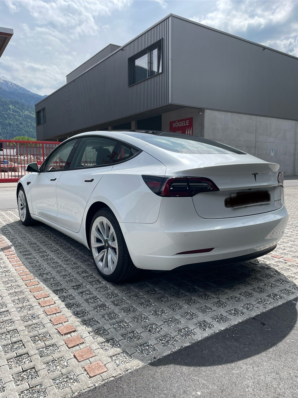 TESLA Model 3 Long Range Dual Motor AWD-image-1