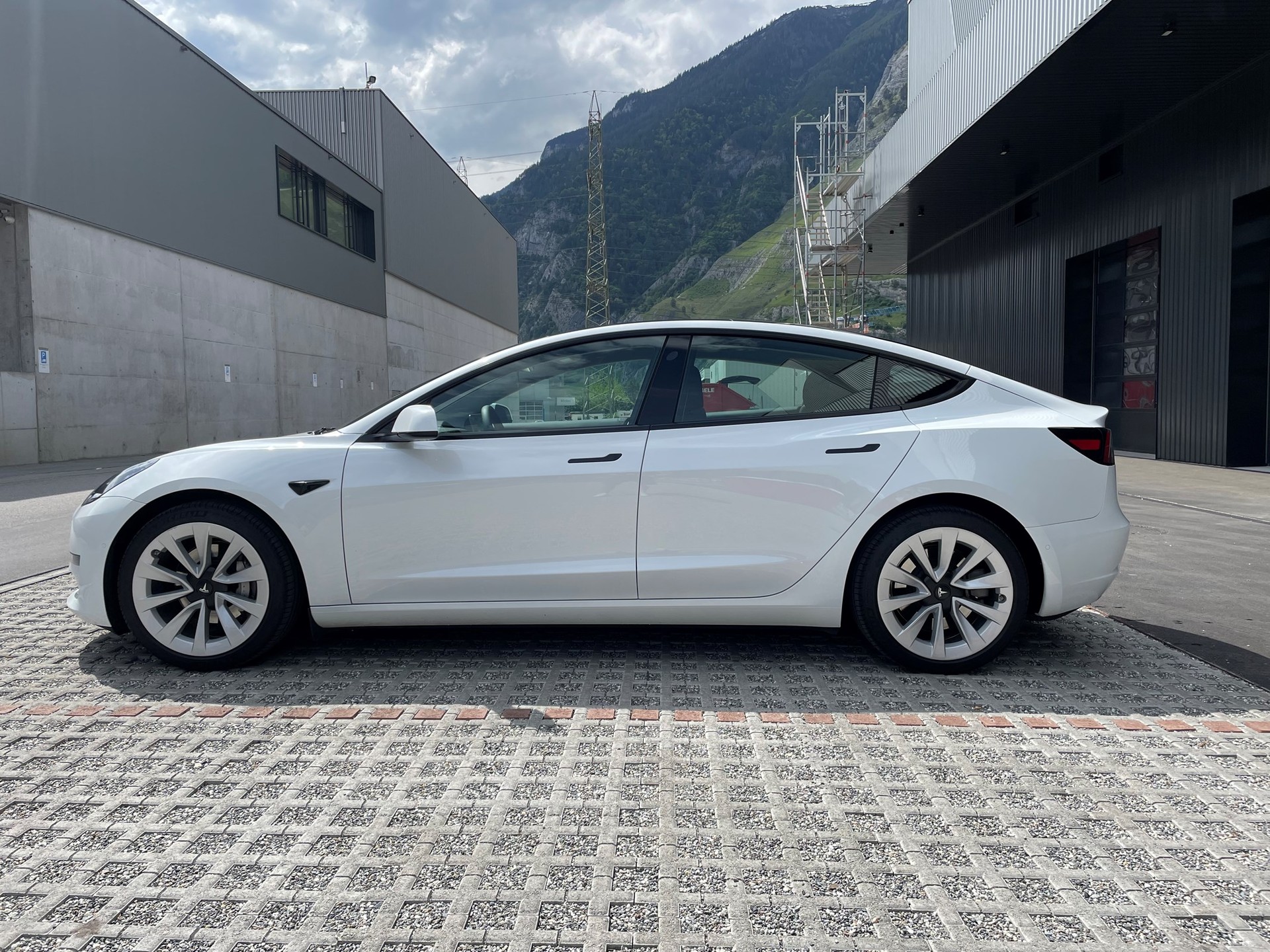 TESLA Model 3 Long Range Dual Motor AWD-image-2