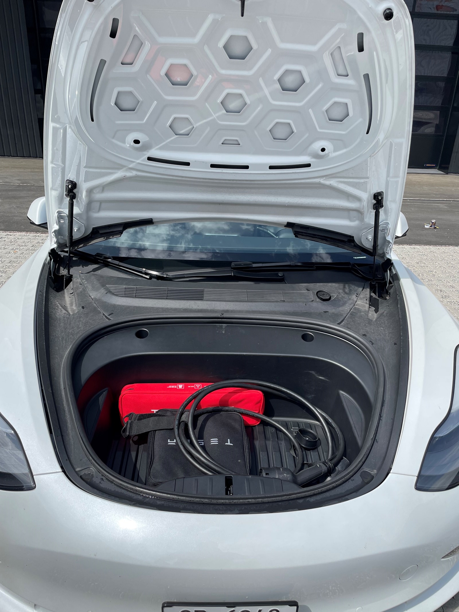 TESLA Model 3 Long Range Dual Motor AWD-image-5