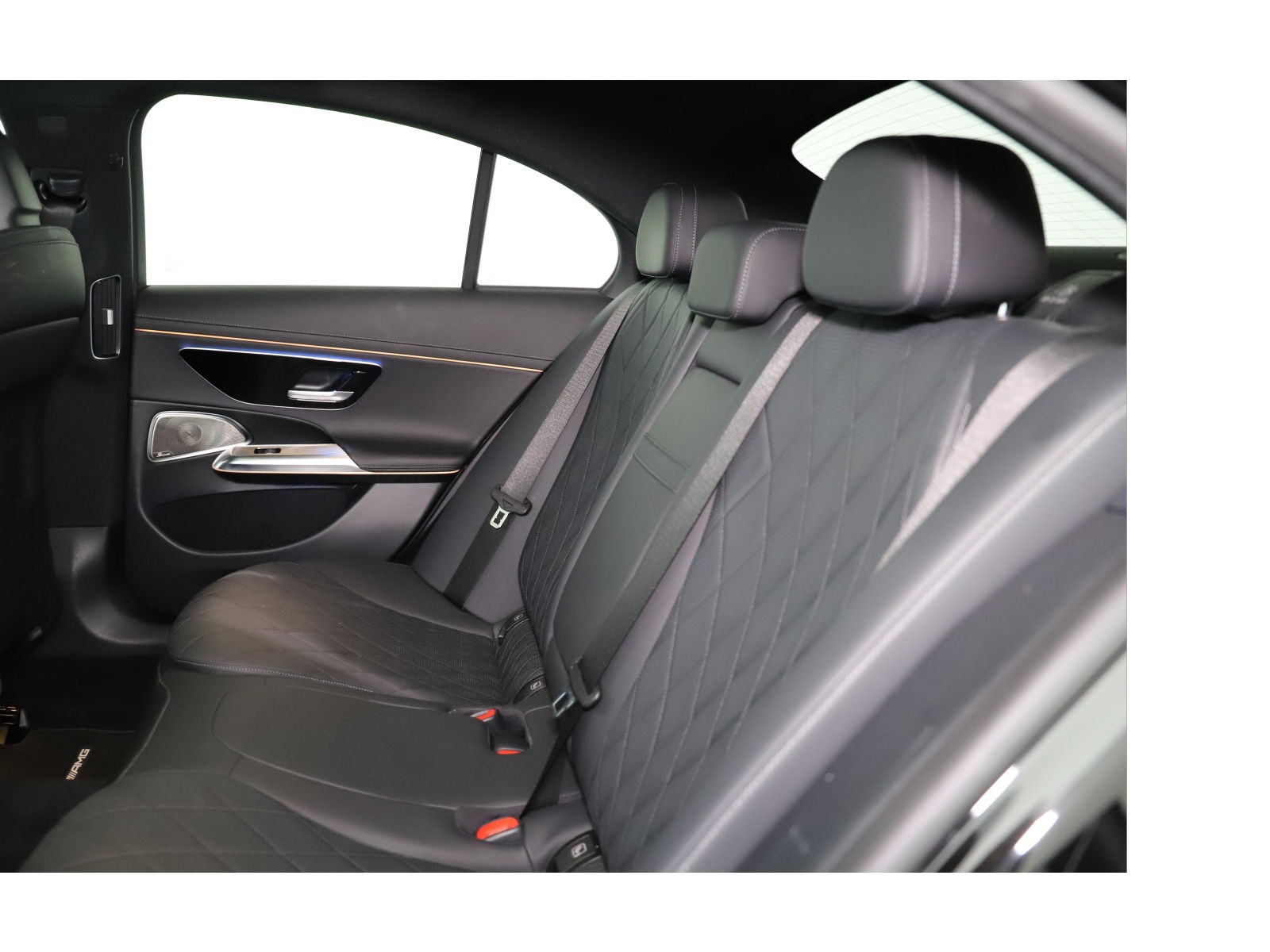 MERCEDES-BENZ E 400 e 4Matic 9G-Tronic-image-12