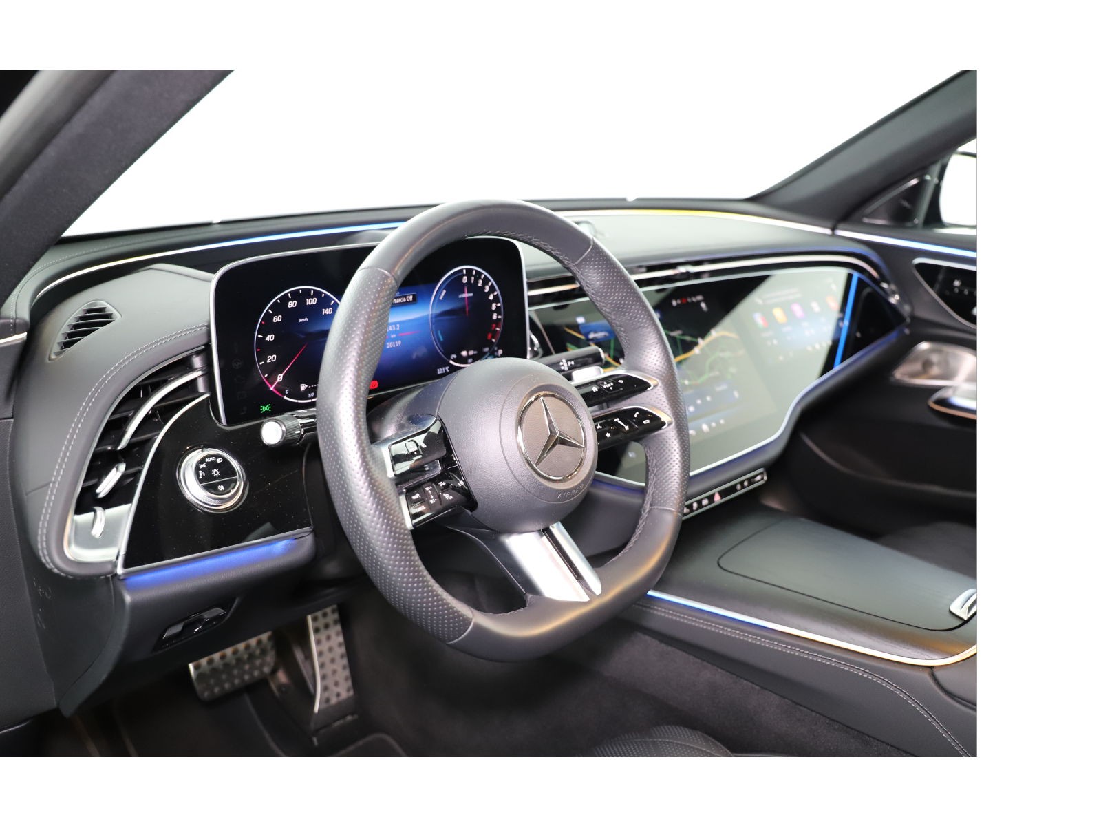 MERCEDES-BENZ E 400 e 4Matic 9G-Tronic-image-11