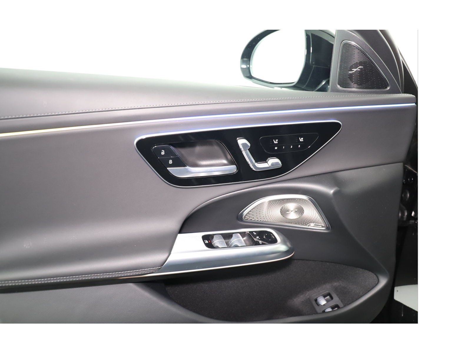 MERCEDES-BENZ E 400 e 4Matic 9G-Tronic-image-9
