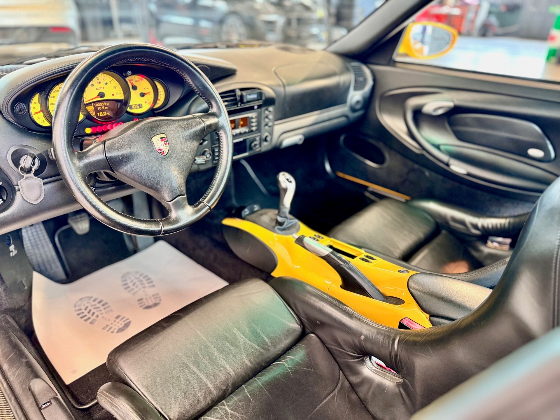 PORSCHE 911 GT3-image-11