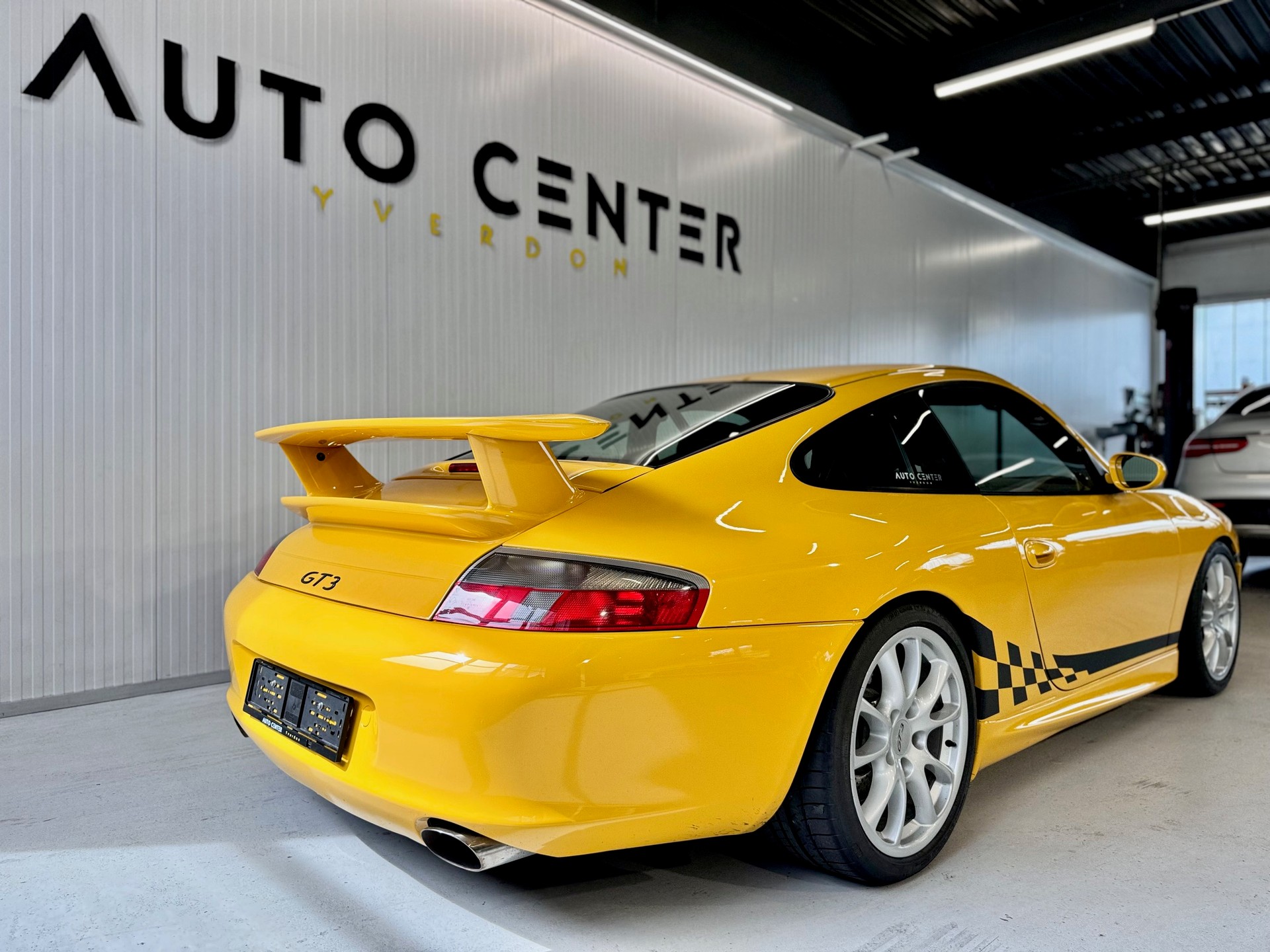 PORSCHE 911 GT3-image-2