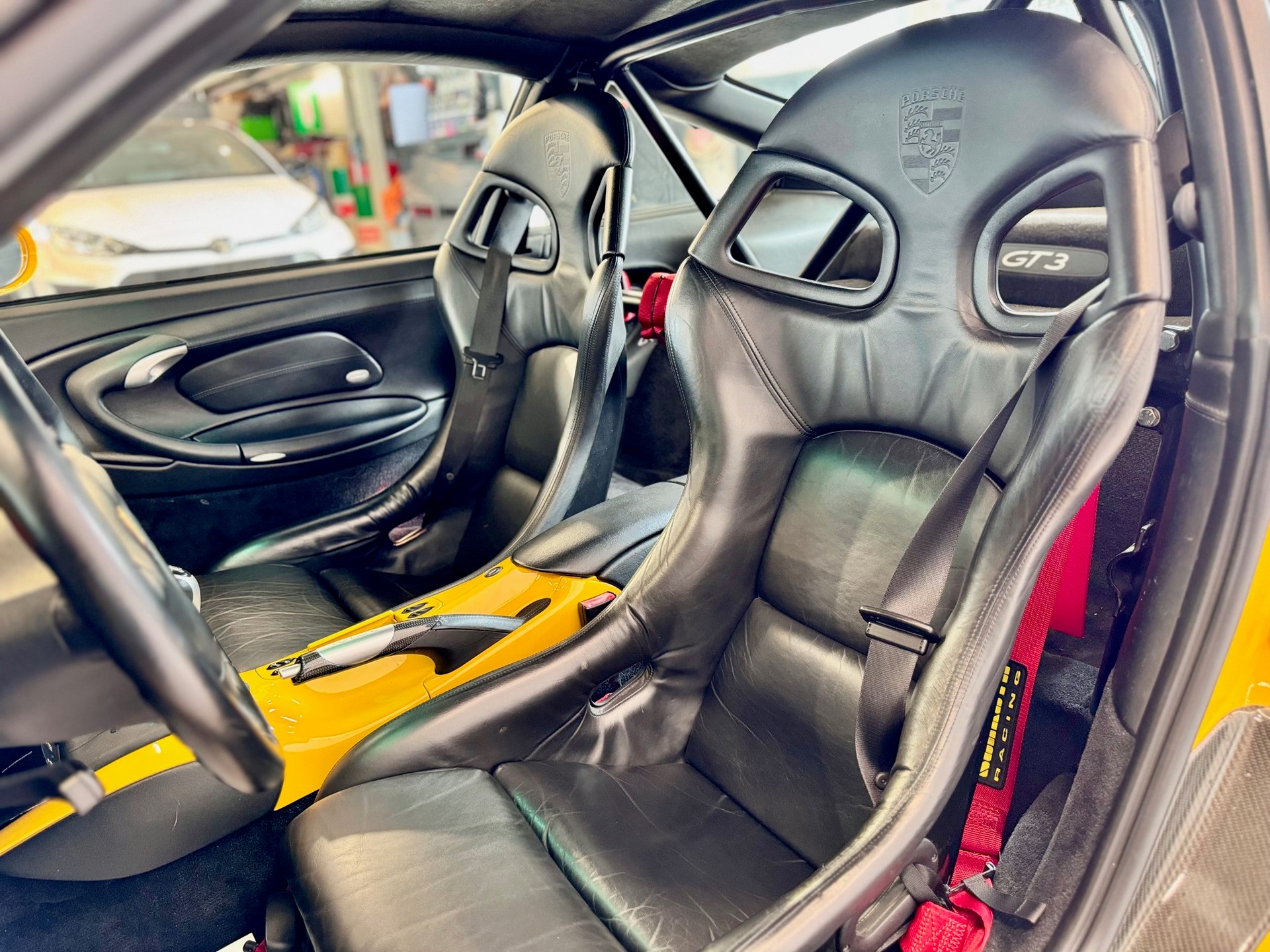 PORSCHE 911 GT3-image-12