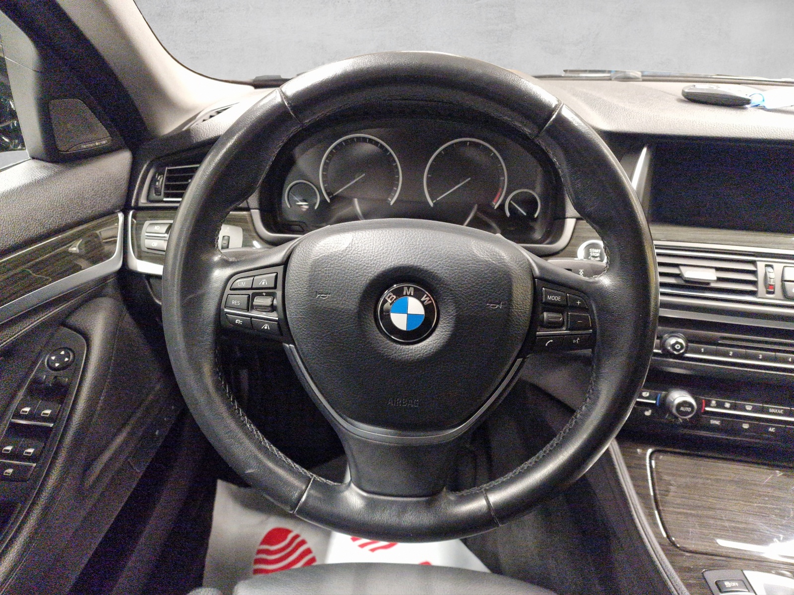 BMW 530d Touring xDrive Luxury Line Steptronic-image-7