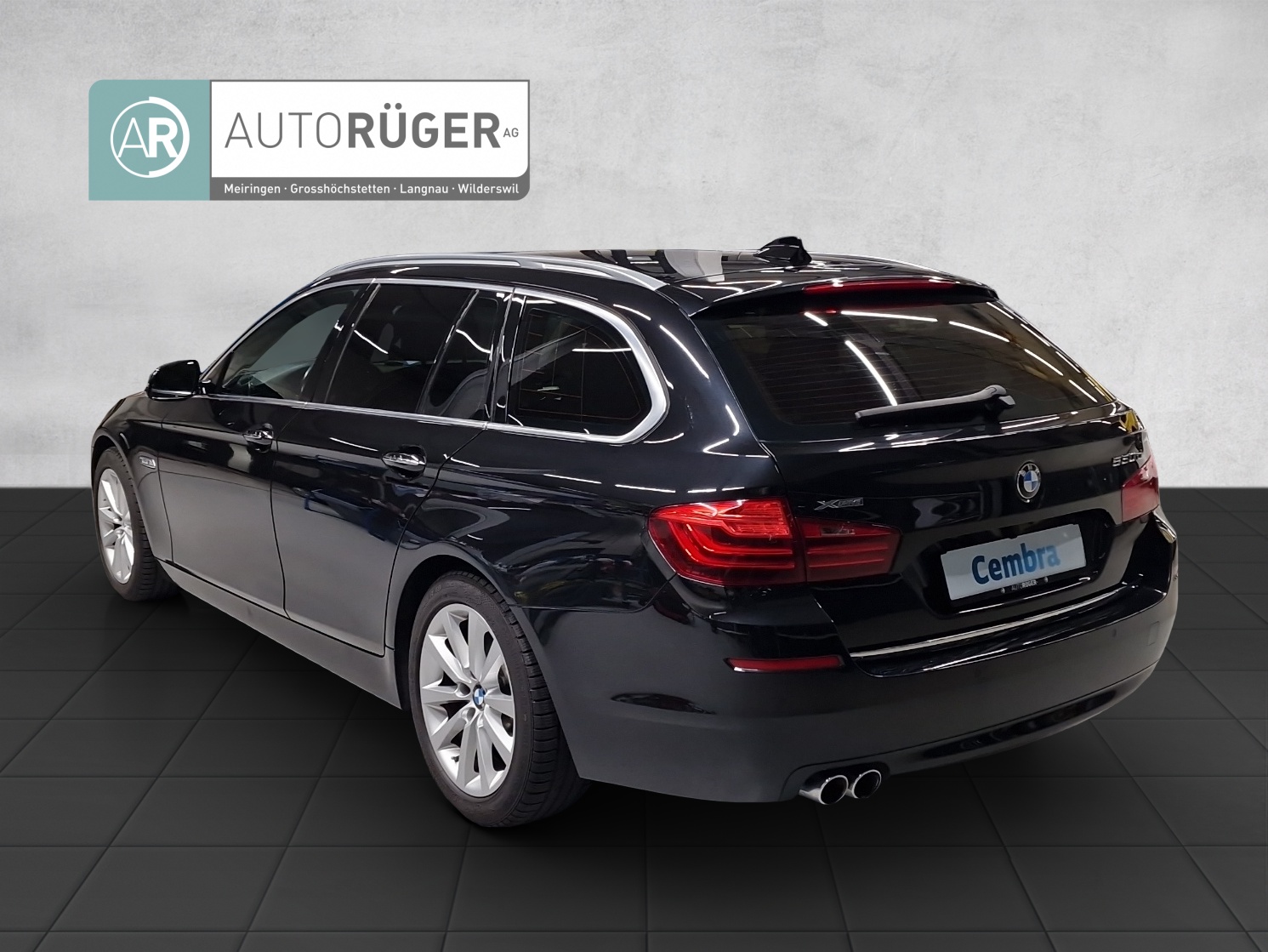 BMW 530d Touring xDrive Luxury Line Steptronic-image-3