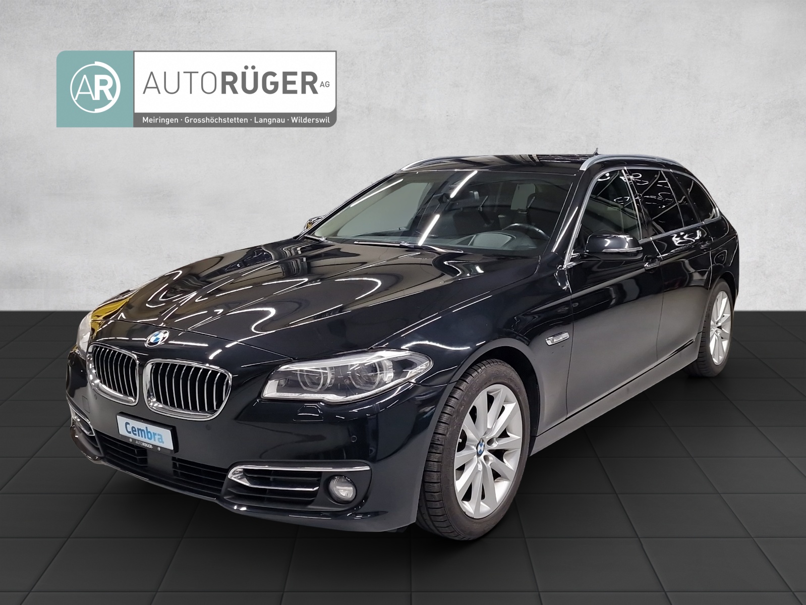 BMW 530d Touring xDrive Luxury Line Steptronic-image-0