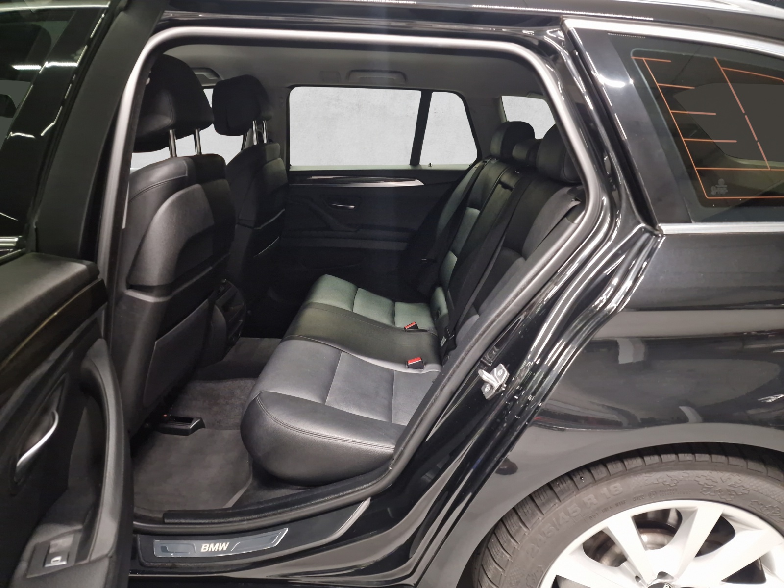 BMW 530d Touring xDrive Luxury Line Steptronic-image-6