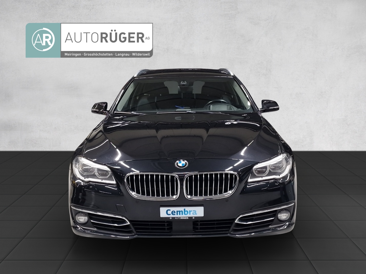 BMW 530d Touring xDrive Luxury Line Steptronic-image-1