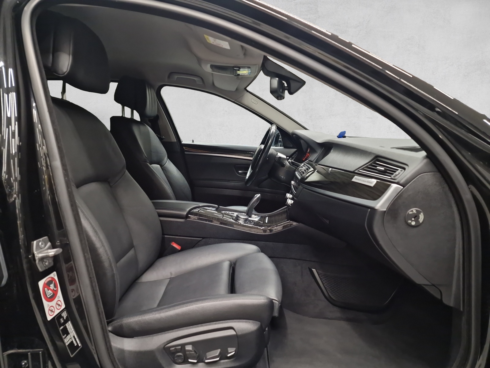 BMW 530d Touring xDrive Luxury Line Steptronic-image-9