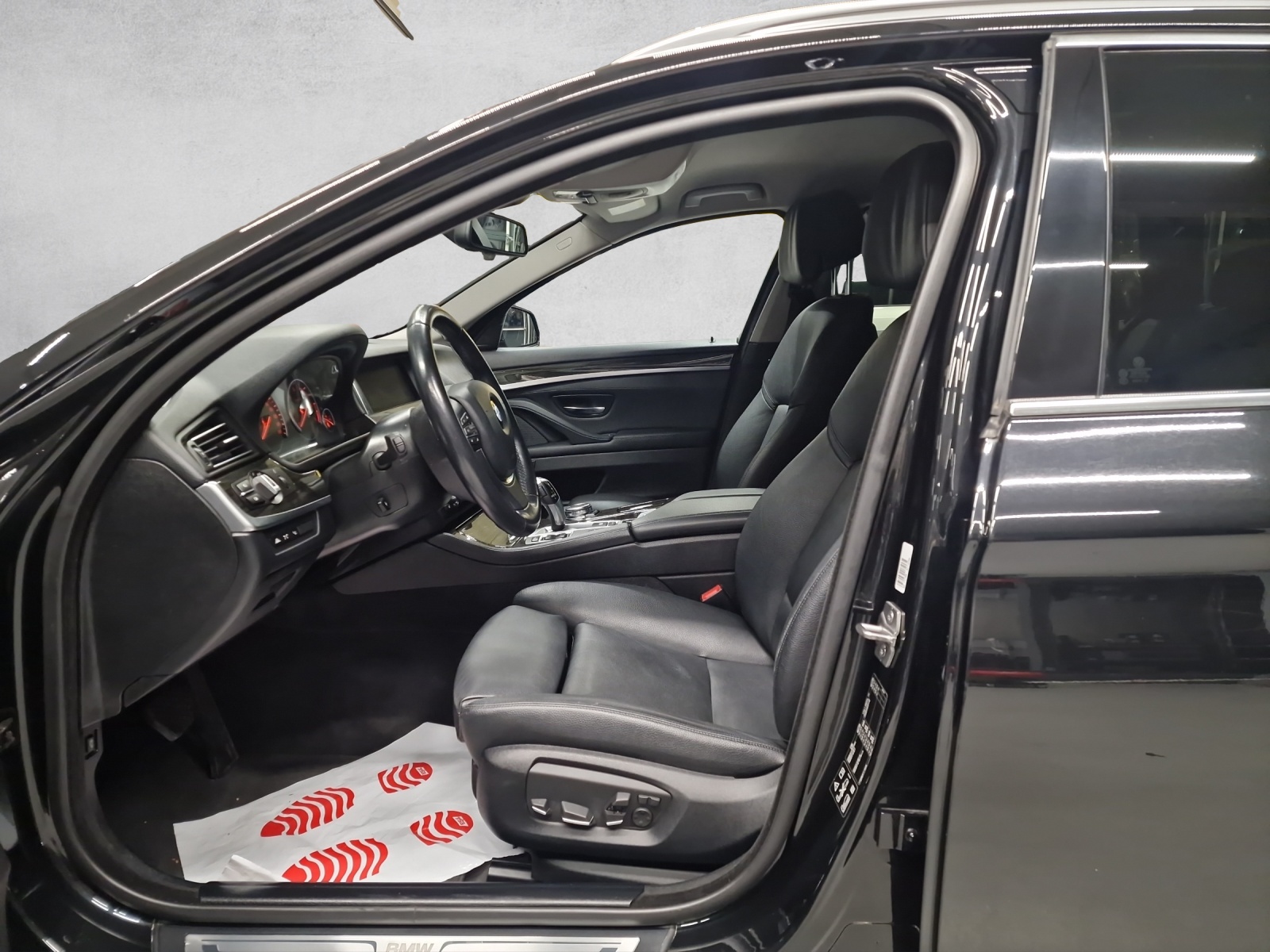 BMW 530d Touring xDrive Luxury Line Steptronic-image-5