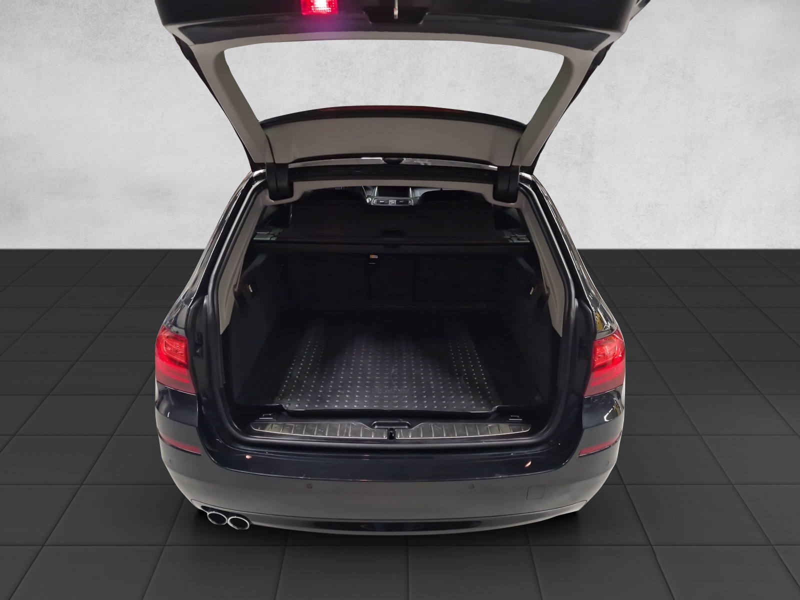 BMW 530d Touring xDrive Luxury Line Steptronic-image-10