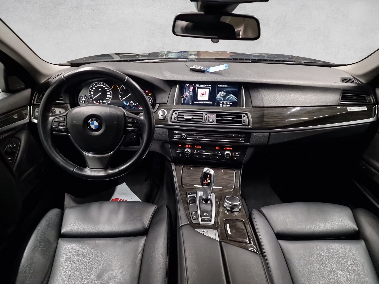 BMW 530d Touring xDrive Luxury Line Steptronic-image-8