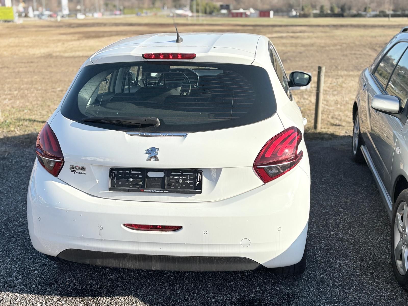 PEUGEOT 208 1.2 PureTech Allure-image-2
