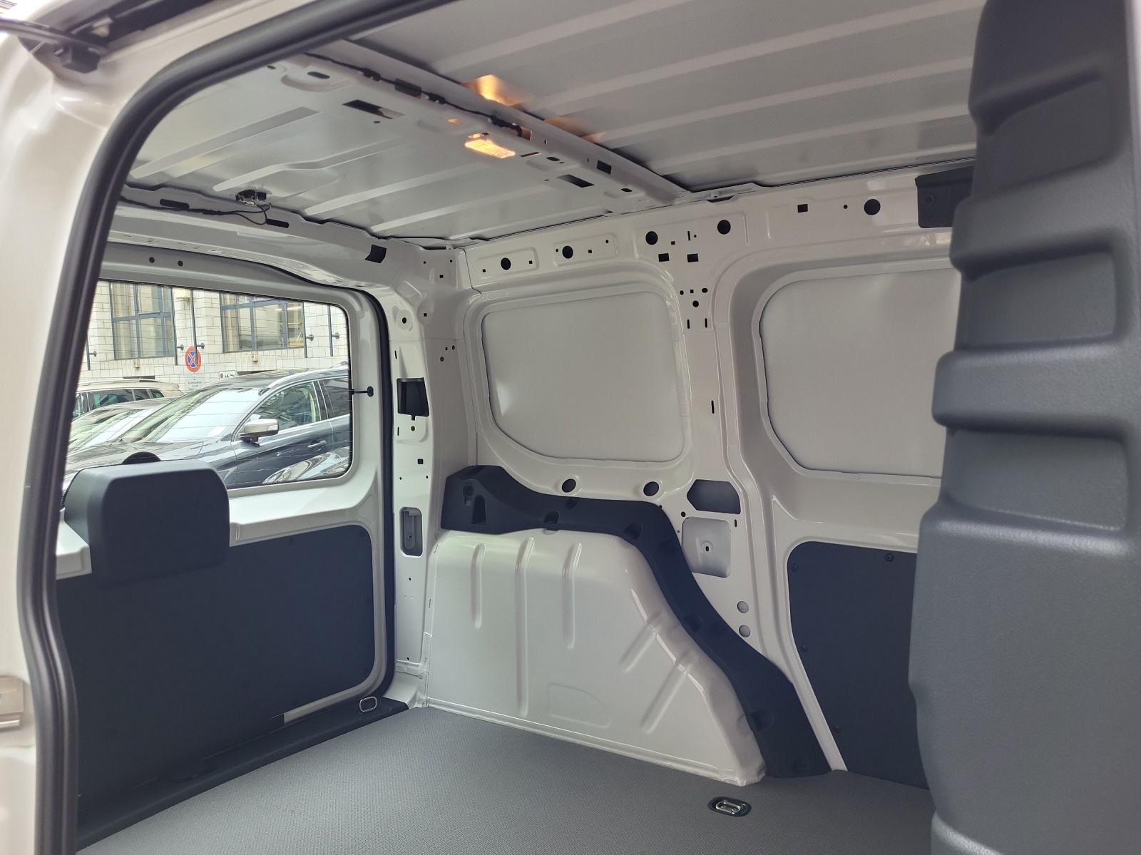 VW VW Caddy Cargo Entry 1.5TSI 116PS DSG-image-10
