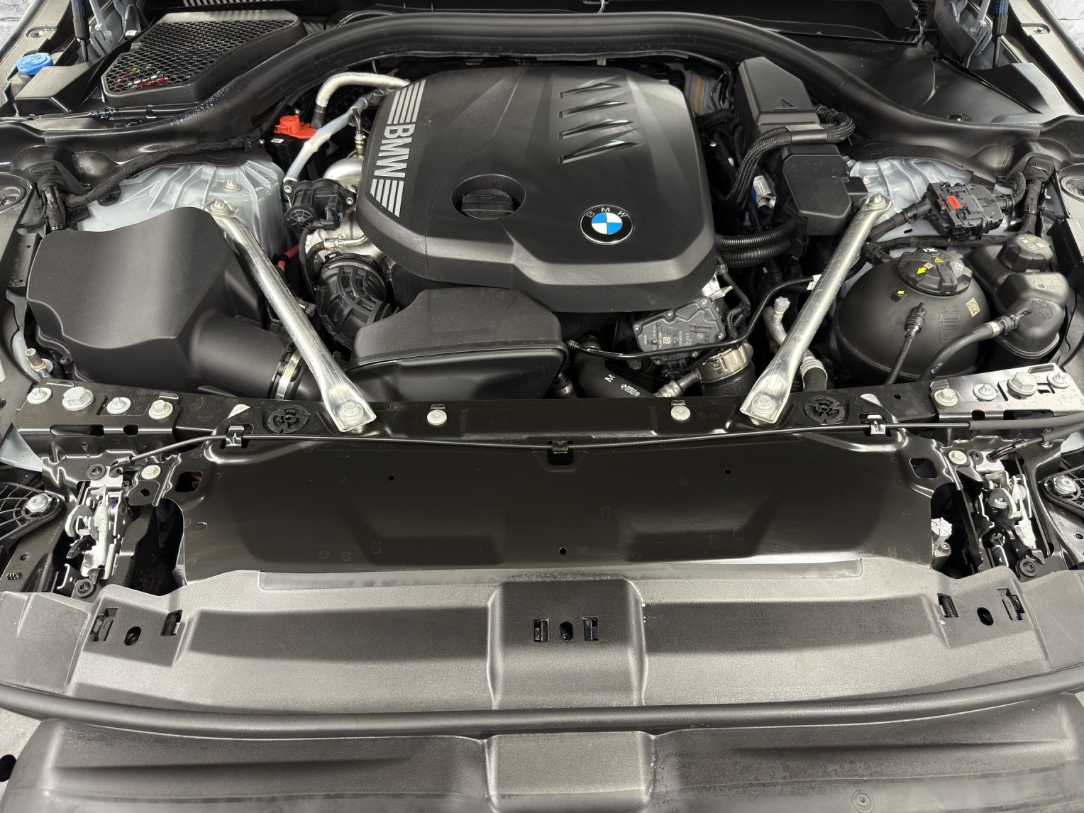 BMW 520d xDr 48V Tour M Sport-image-17