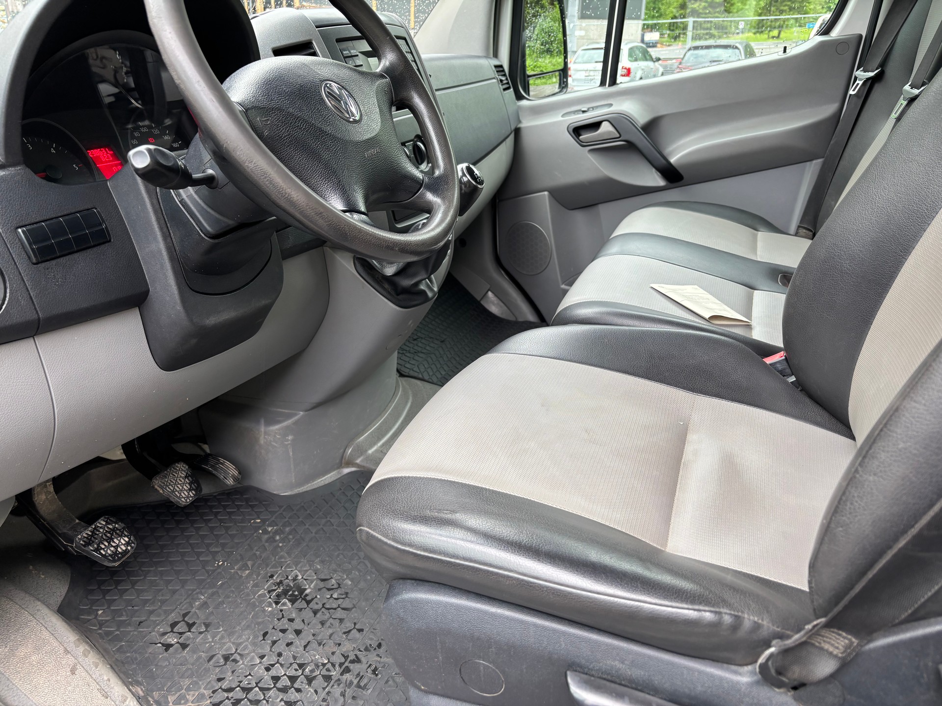 VW Crafter 35 2.0 TDI CR-image-9