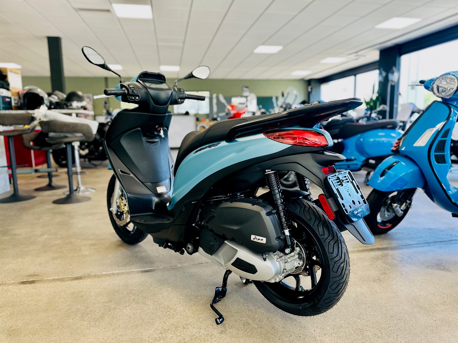 PIAGGIO Medley 125 Sport E5+-showroom-element-3