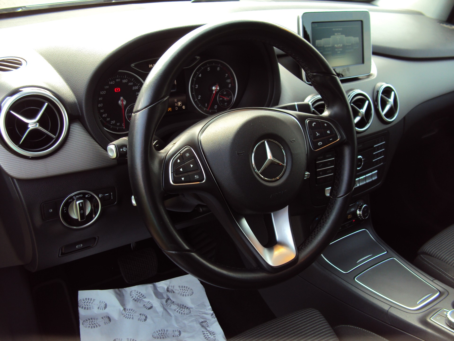 MERCEDES-BENZ B 250 4Matic 7G-DCT-image-9