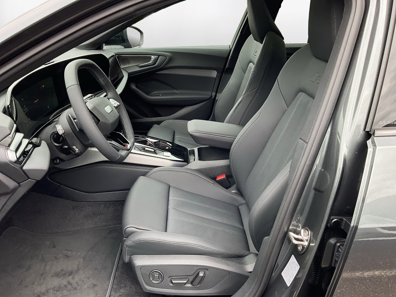 AUDI A5 Avant e-hybrid quattro Attraction 220 kW S tronic-image-10