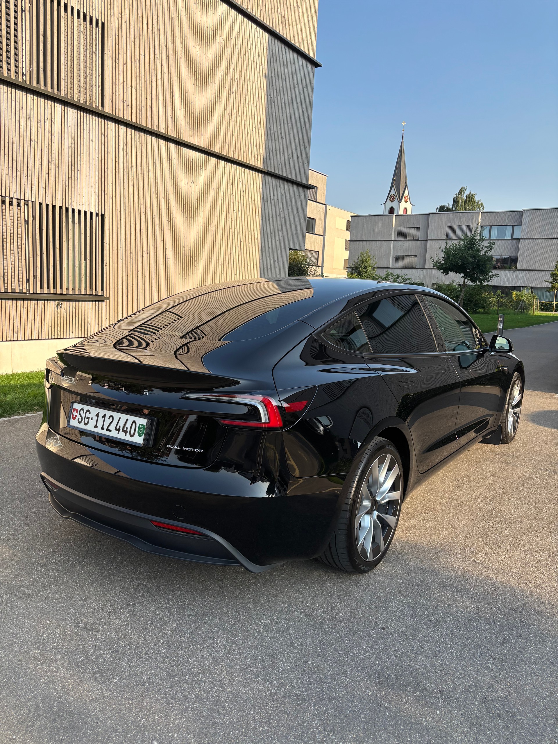 TESLA Long Range Dual Motor AWD-image-1