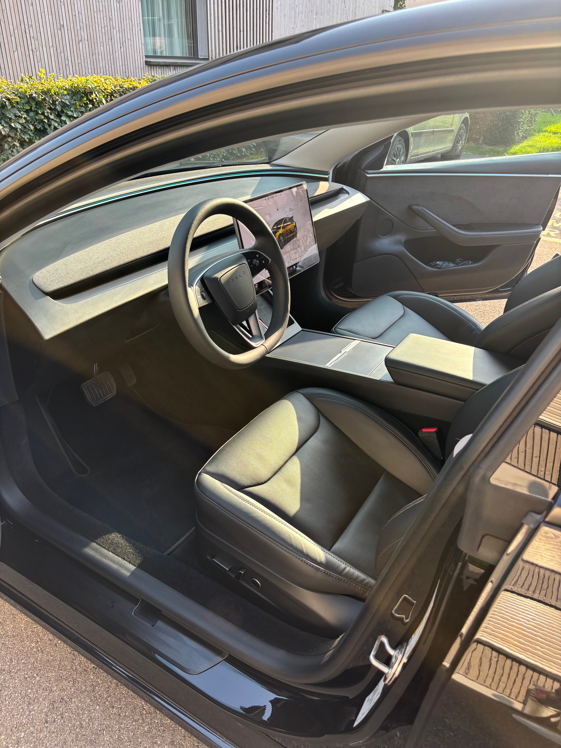TESLA Long Range Dual Motor AWD-image-4