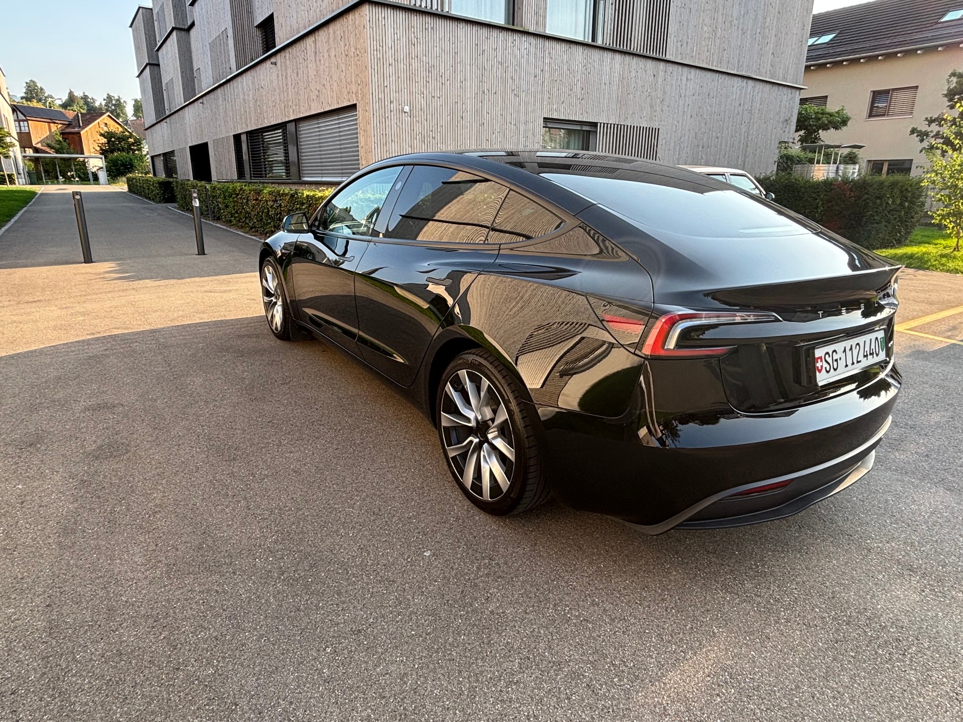 TESLA Long Range Dual Motor AWD-image-2