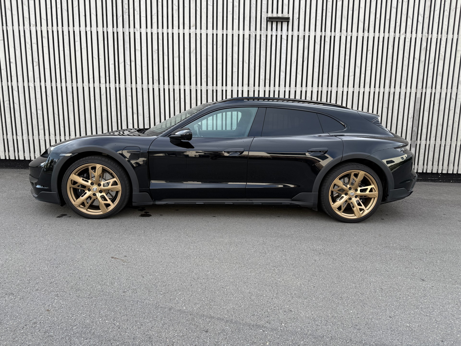PORSCHE Taycan Turbo Cross Turismo-showroom-element-3