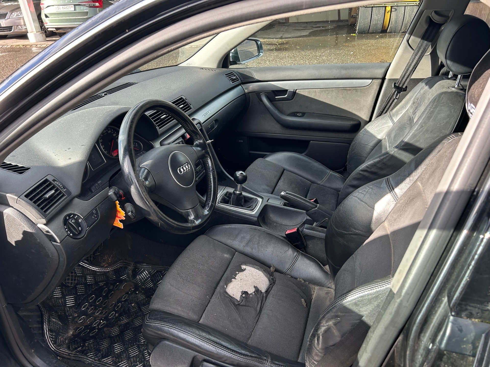 AUDI A4 Avant 2.5 TDI quattro-image-5