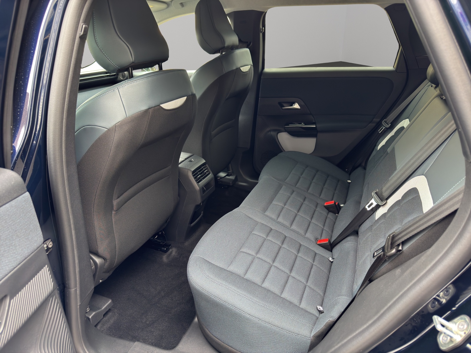 CITROEN C5 Aircross 1.2 Hybrid Plus-image-4