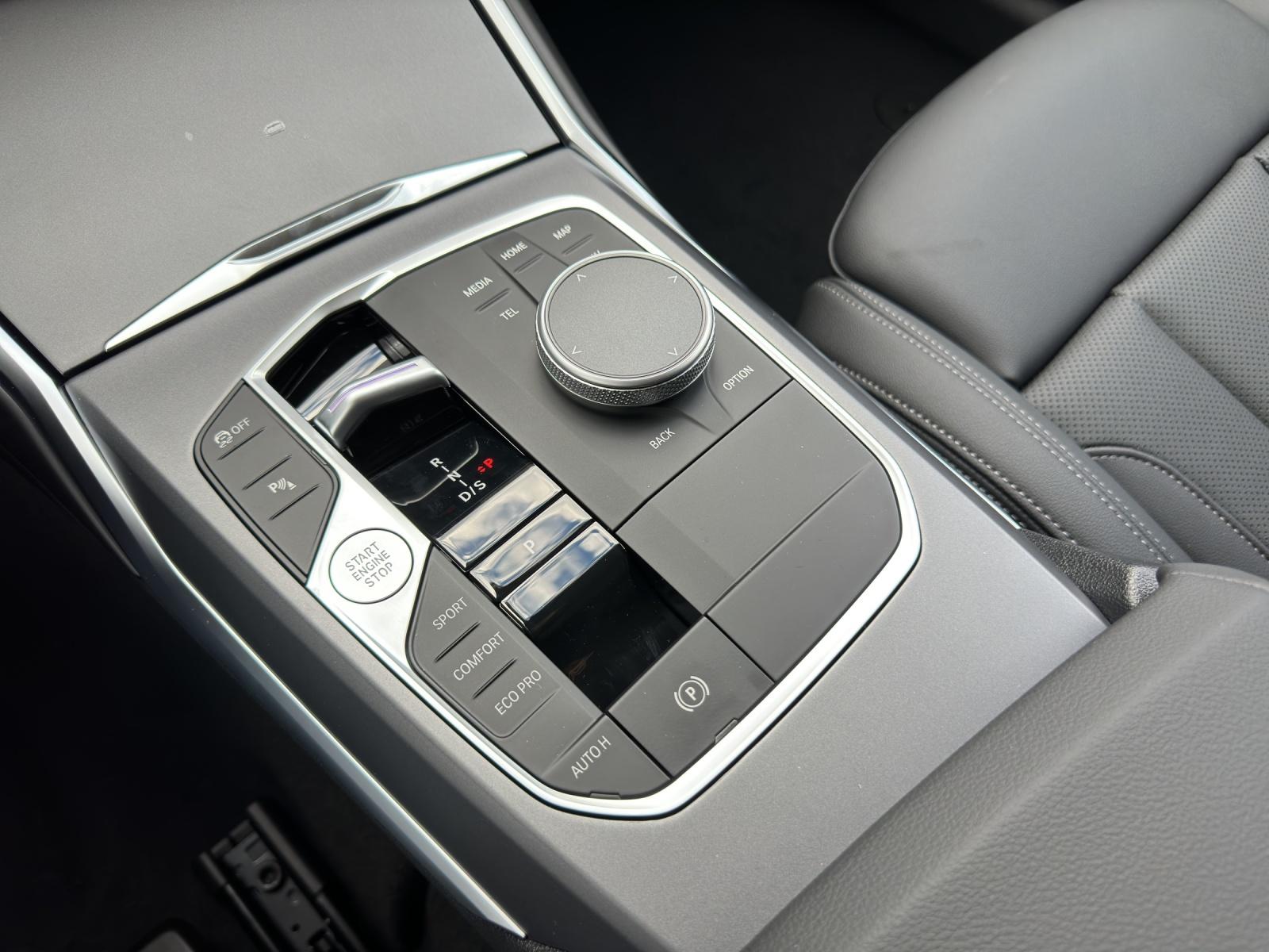 BMW 318d Touring-image-9