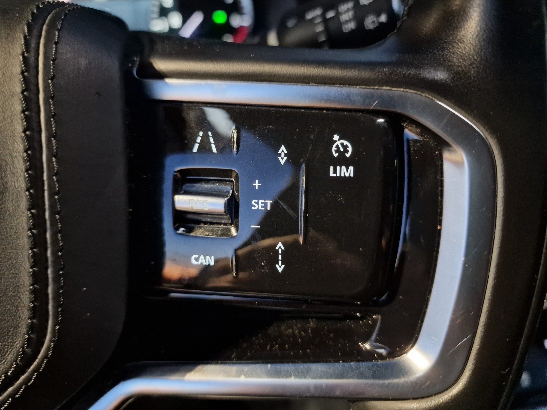 LAND ROVER Range Rover Evoque R-Dynamic P 250 HSE AT9-image-12
