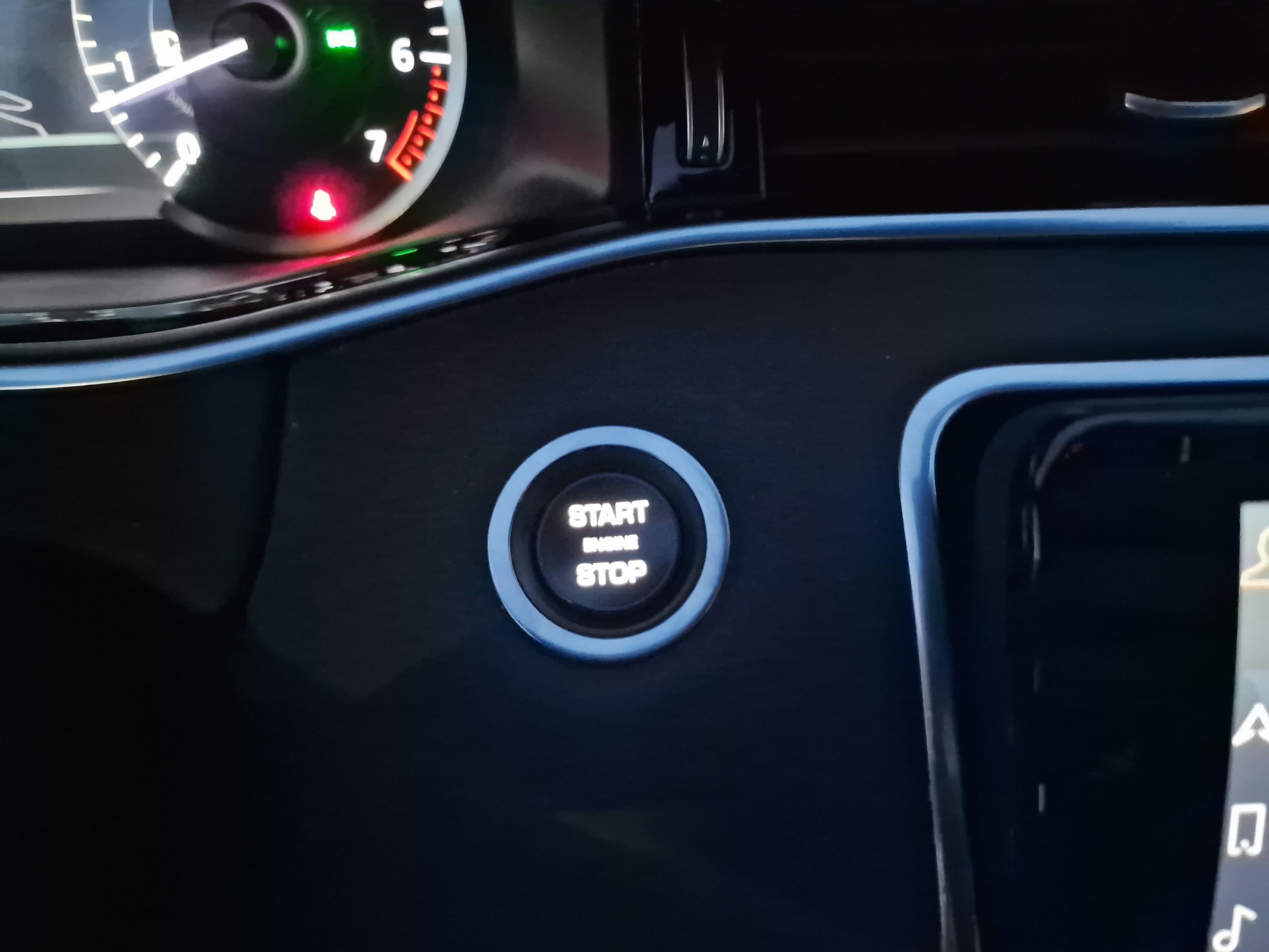 LAND ROVER Range Rover Evoque R-Dynamic P 250 HSE AT9-image-13