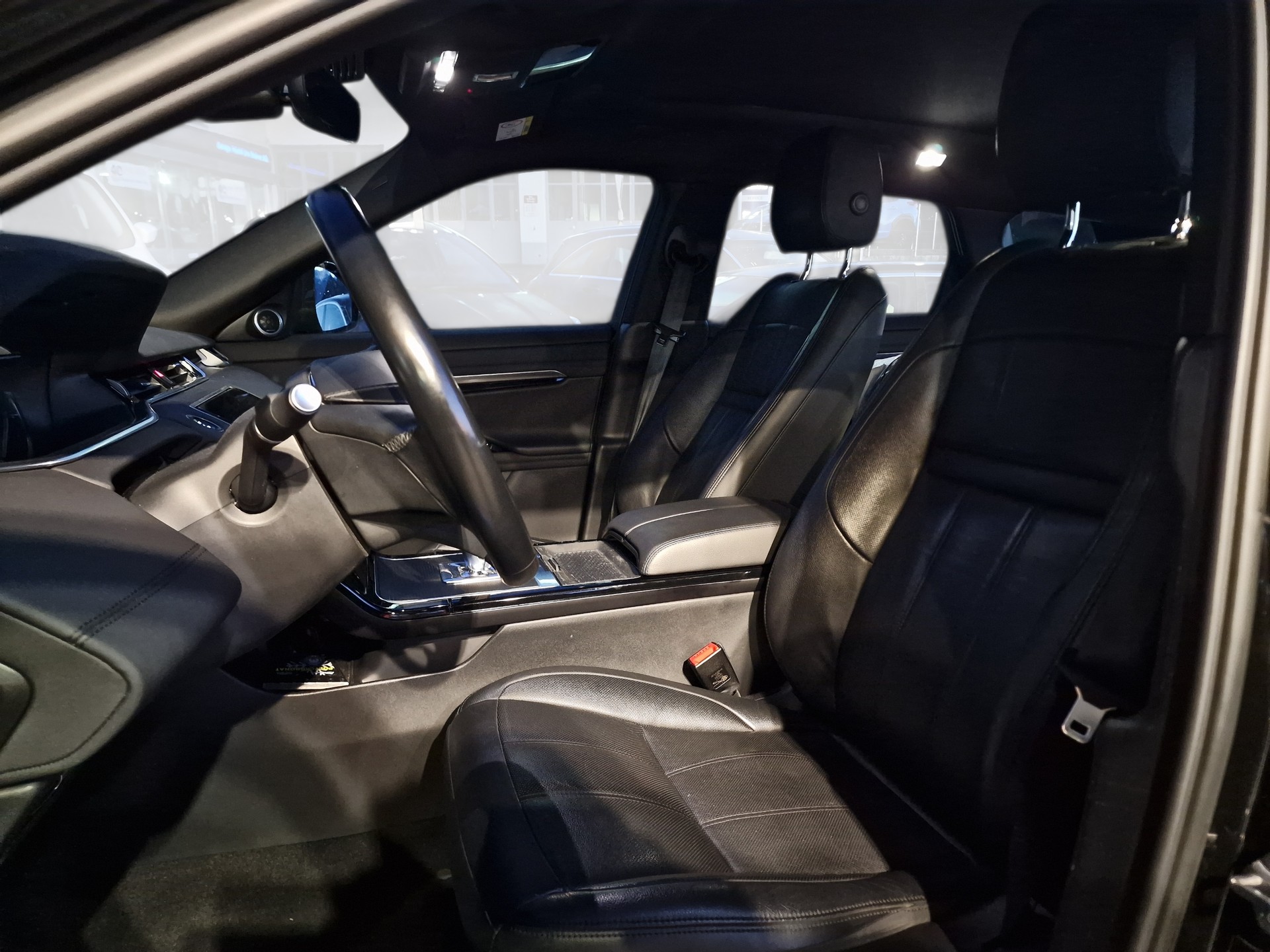 LAND ROVER Range Rover Evoque R-Dynamic P 250 HSE AT9-image-5