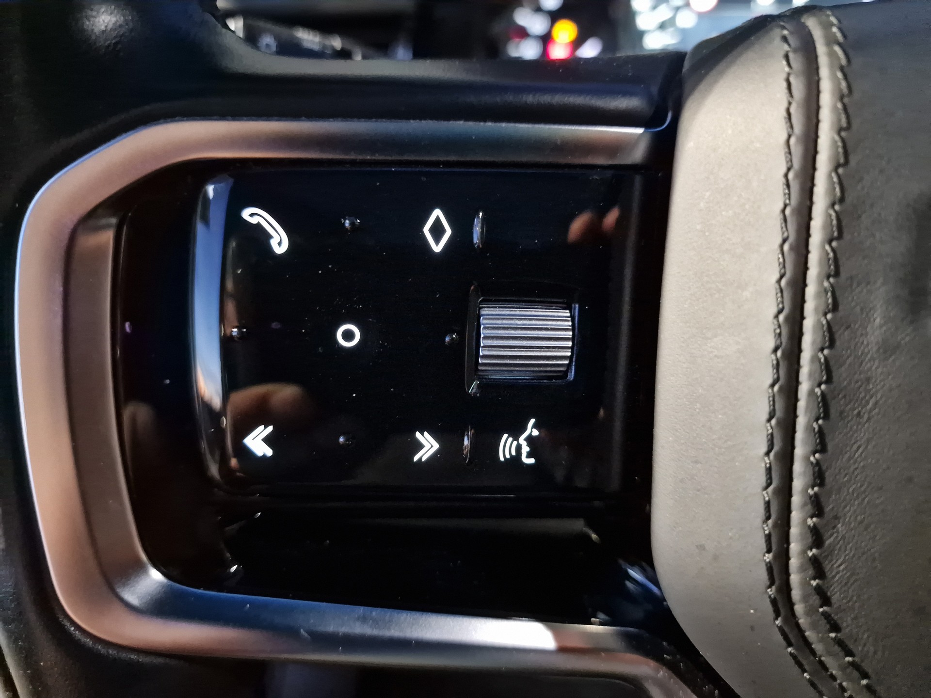 LAND ROVER Range Rover Evoque R-Dynamic P 250 HSE AT9-image-11