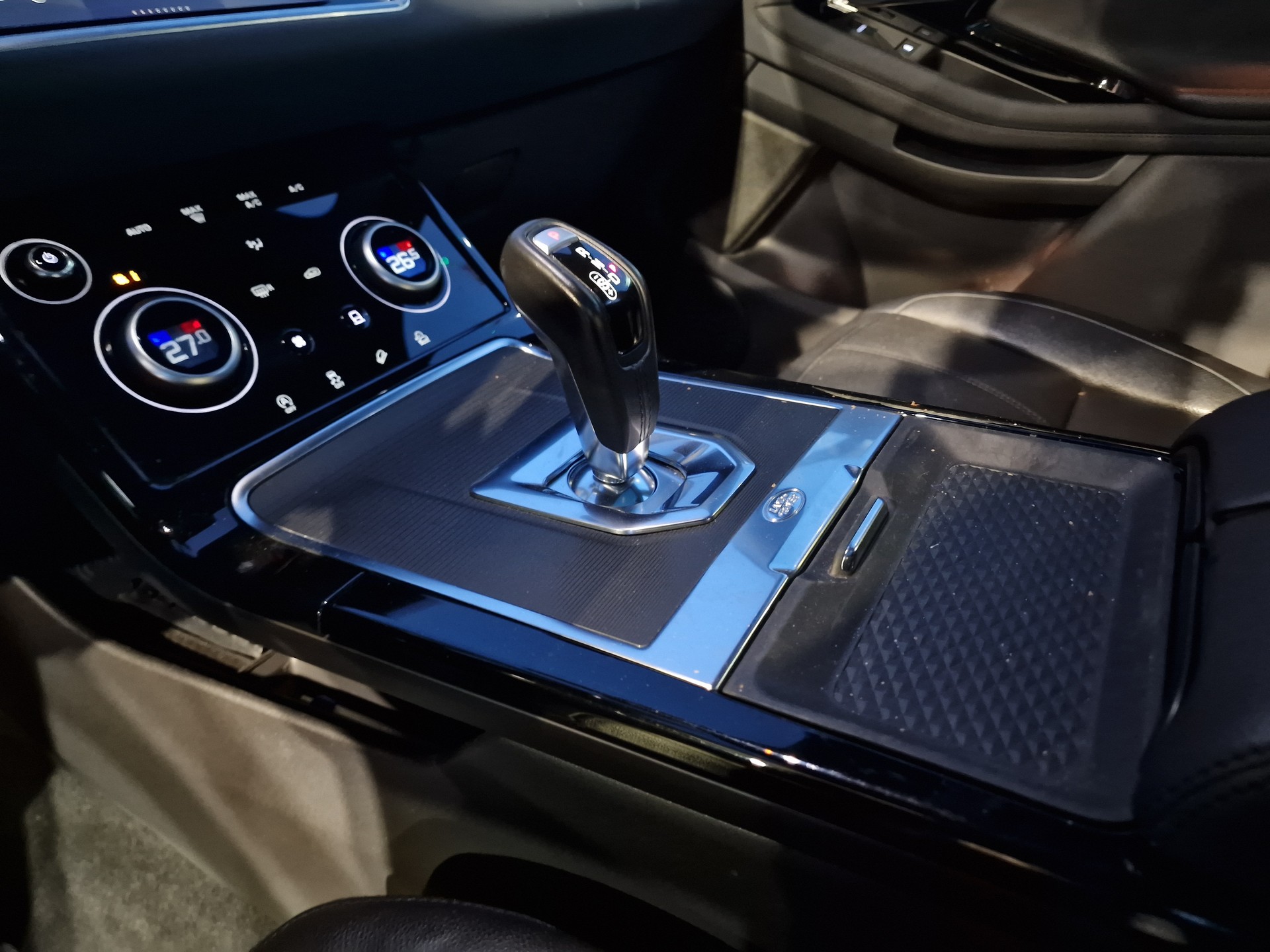 LAND ROVER Range Rover Evoque R-Dynamic P 250 HSE AT9-image-14