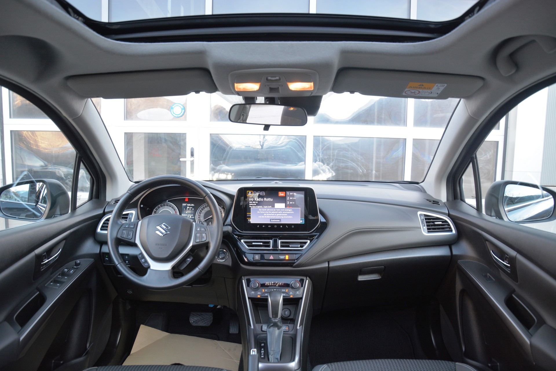 SUZUKI SX4 S-Cross 1.4 16V Compact Top Hybrid 4WD Automatic-image-4