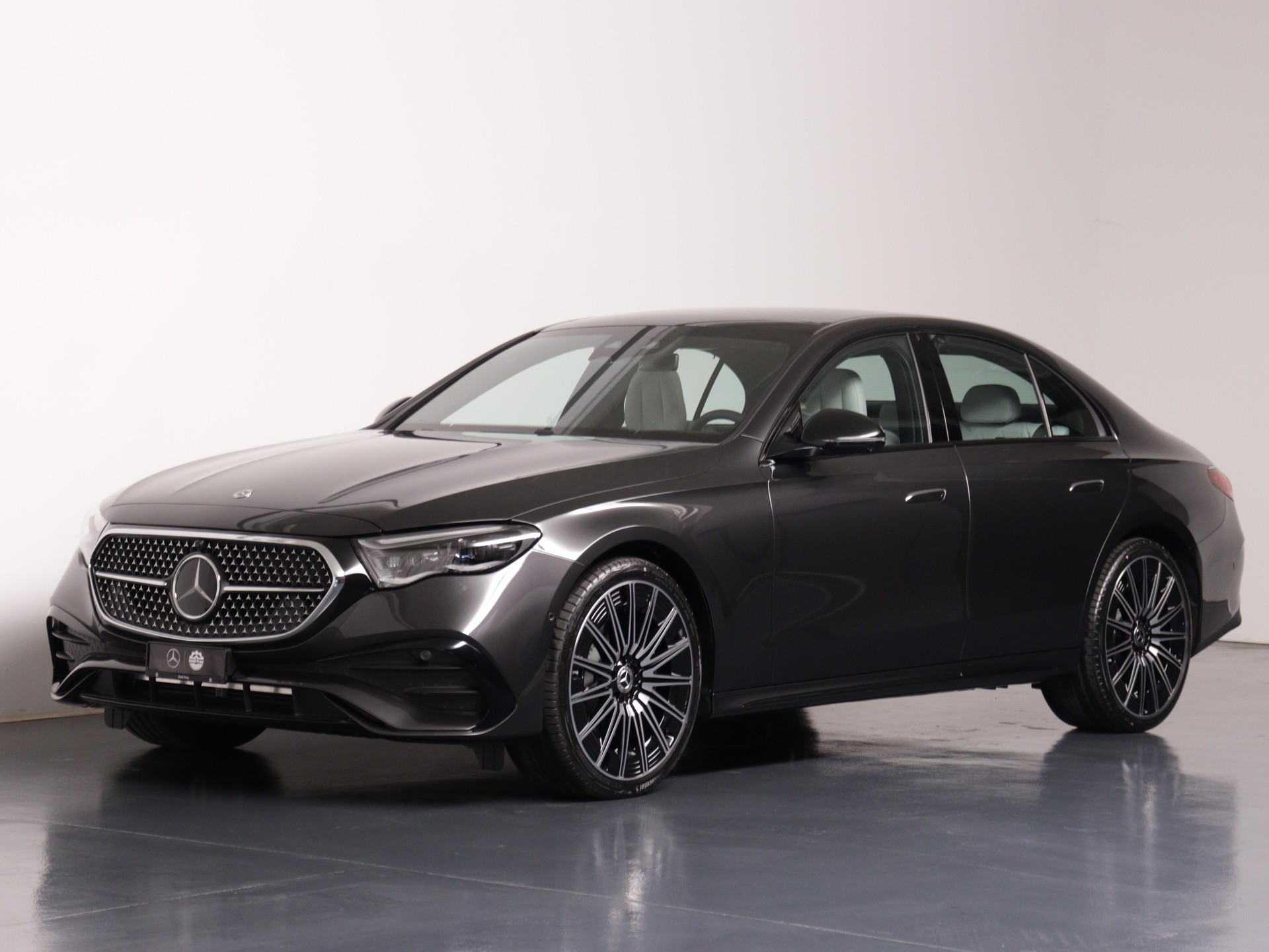 MERCEDES-BENZ E 220 d AMG Line 4matic-image-0