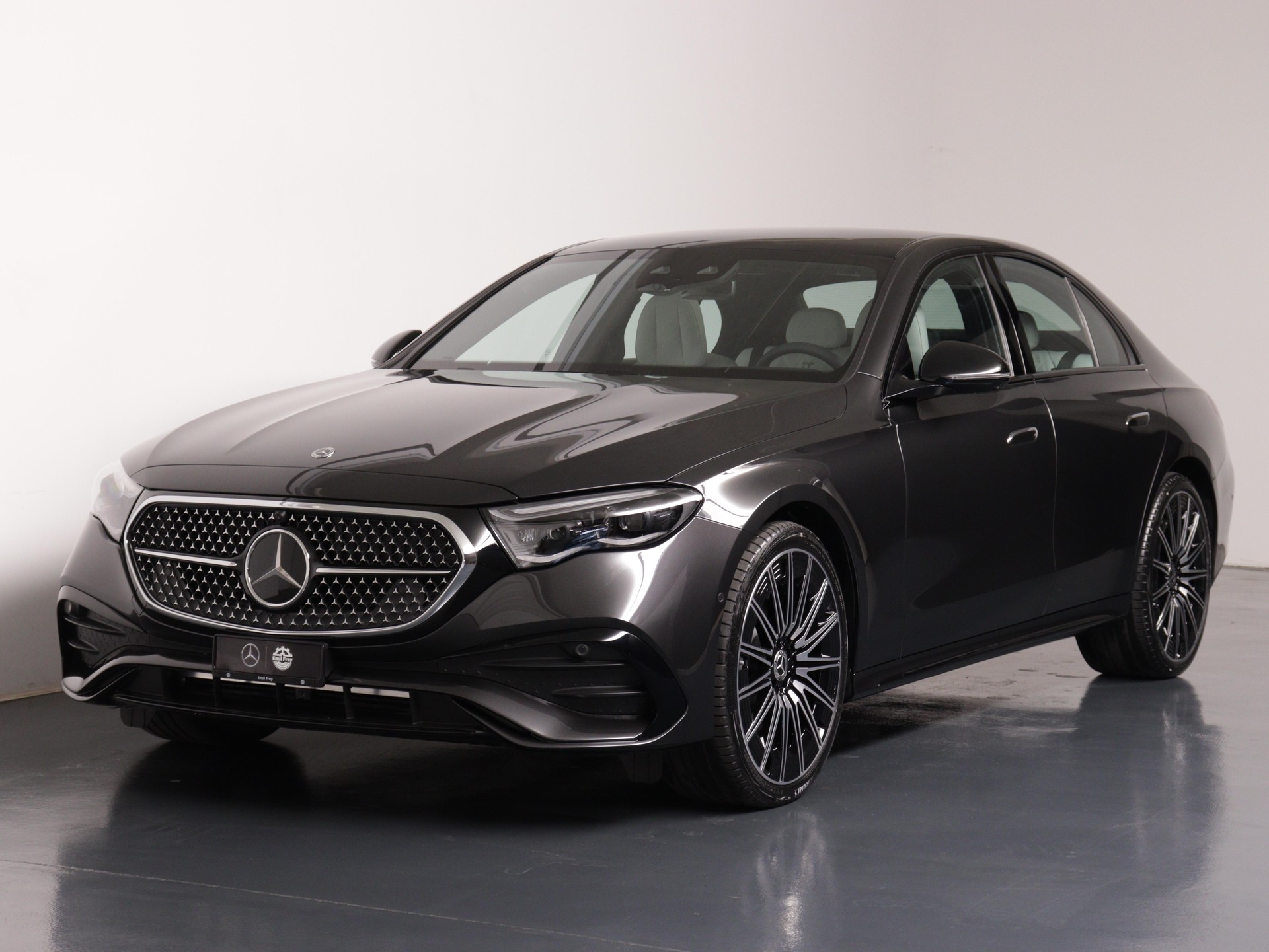 MERCEDES-BENZ E 220 d AMG Line 4matic-image-1