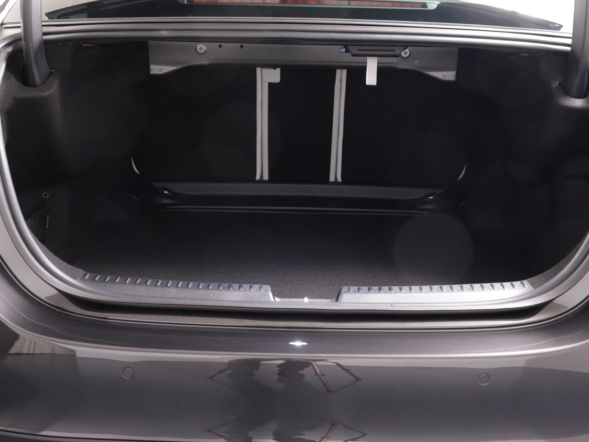 MERCEDES-BENZ E 220 d AMG Line 4matic-image-5